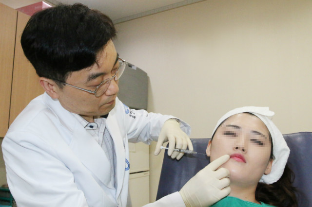 영등포 신종훈 원장 시술(스컬트라).jpg
