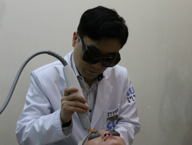 영등포 신종훈 원장 시술.jpg