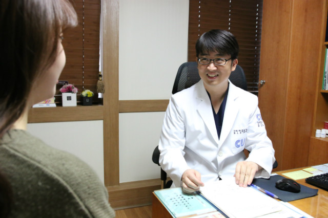 강남 송민규 원장 상담 (2).JPG